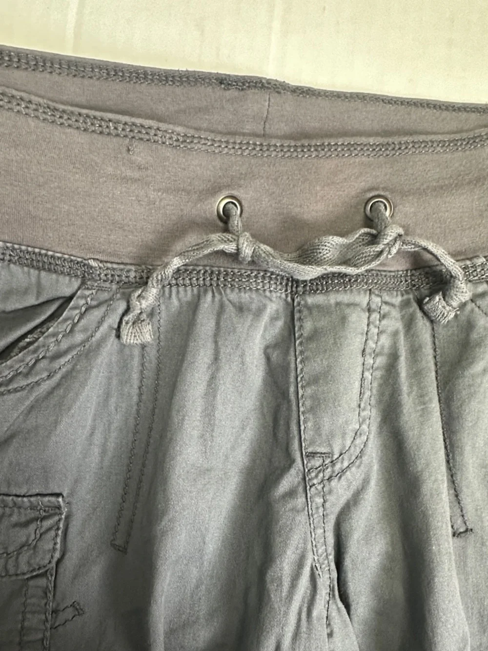 NEW Unionbay Gray Cargo Capri Pants Pull On Drawstring Juniors Size 7 Y2K - Picture 5 of 12